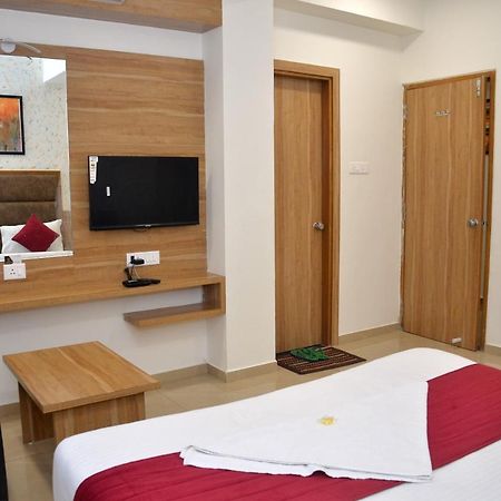 Hotel Newyork Inn Anand Ngoại thất bức ảnh