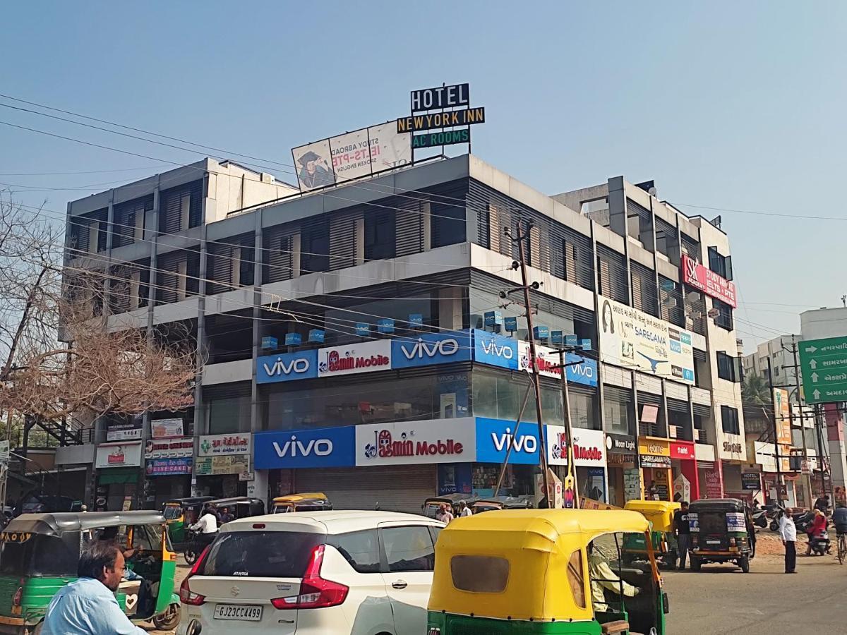 Hotel Newyork Inn Anand Ngoại thất bức ảnh