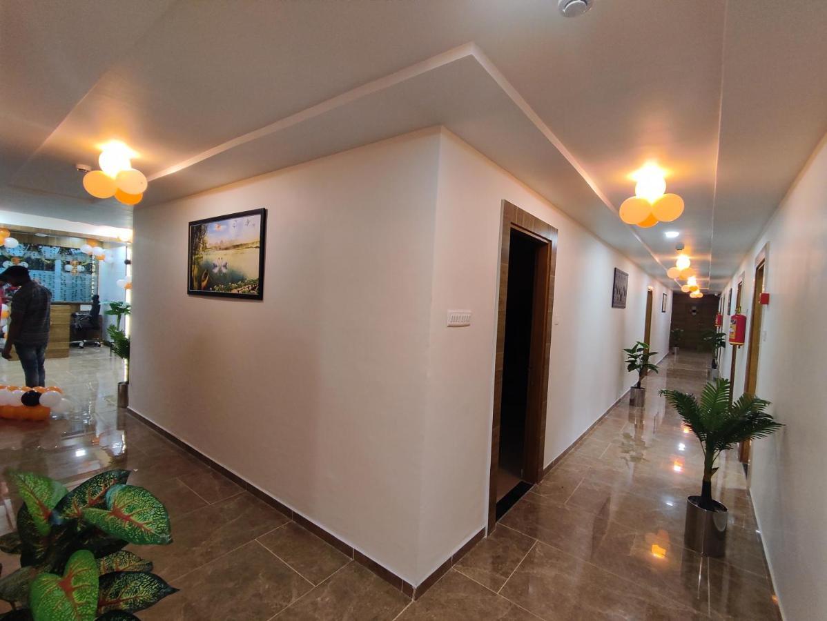 Hotel Newyork Inn Anand Ngoại thất bức ảnh