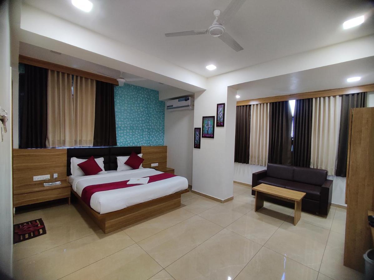 Hotel Newyork Inn Anand Ngoại thất bức ảnh