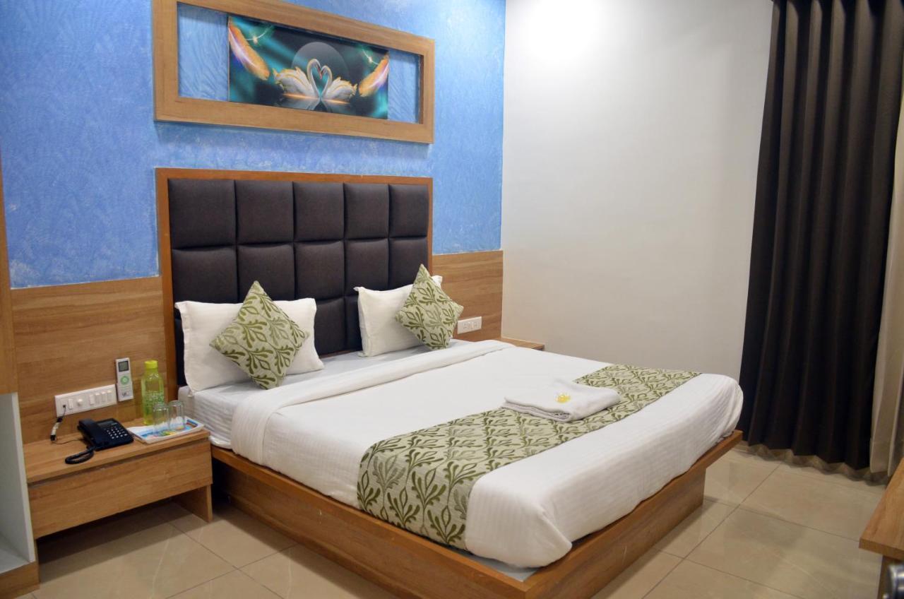 Hotel Newyork Inn Anand Ngoại thất bức ảnh