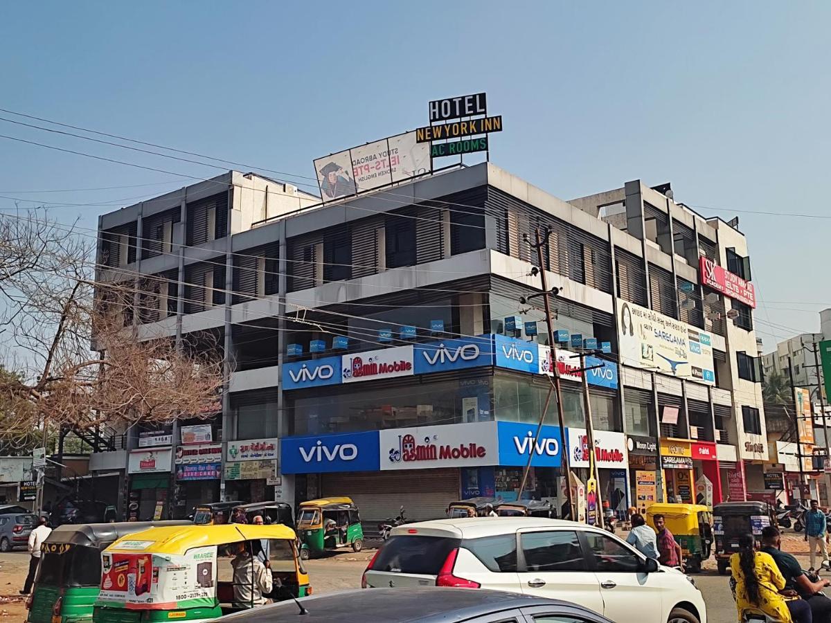 Hotel Newyork Inn Anand Ngoại thất bức ảnh