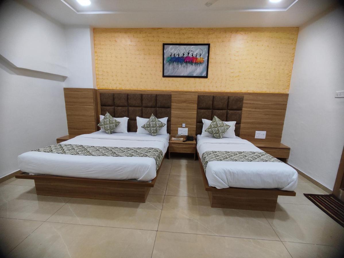 Hotel Newyork Inn Anand Ngoại thất bức ảnh