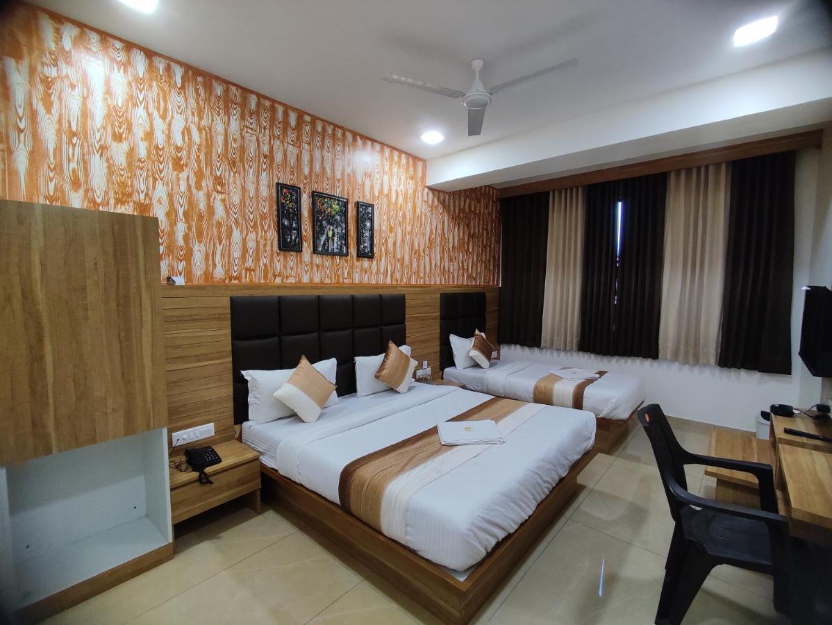 Hotel Newyork Inn Anand Ngoại thất bức ảnh