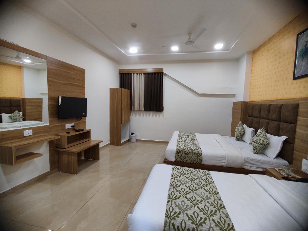 Hotel Newyork Inn Anand Ngoại thất bức ảnh