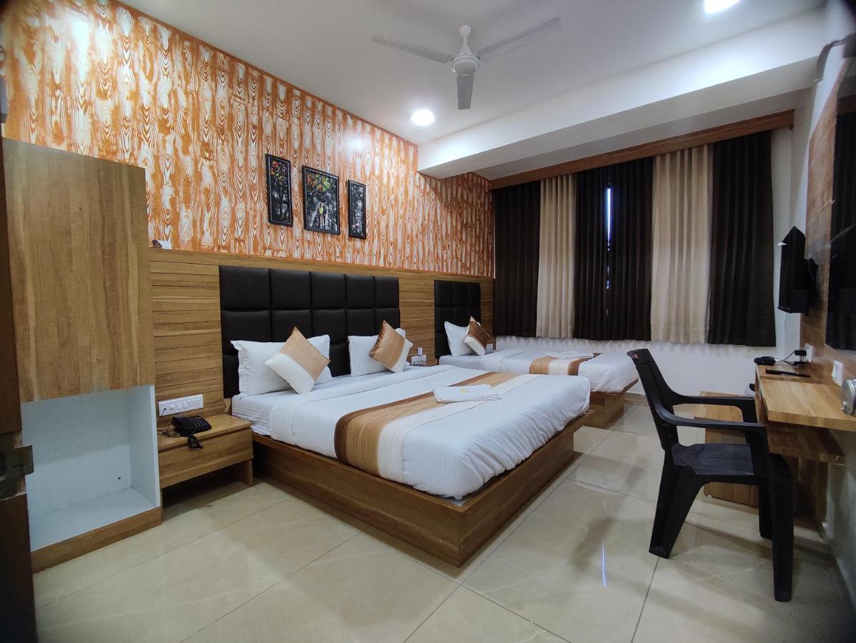 Hotel Newyork Inn Anand Ngoại thất bức ảnh