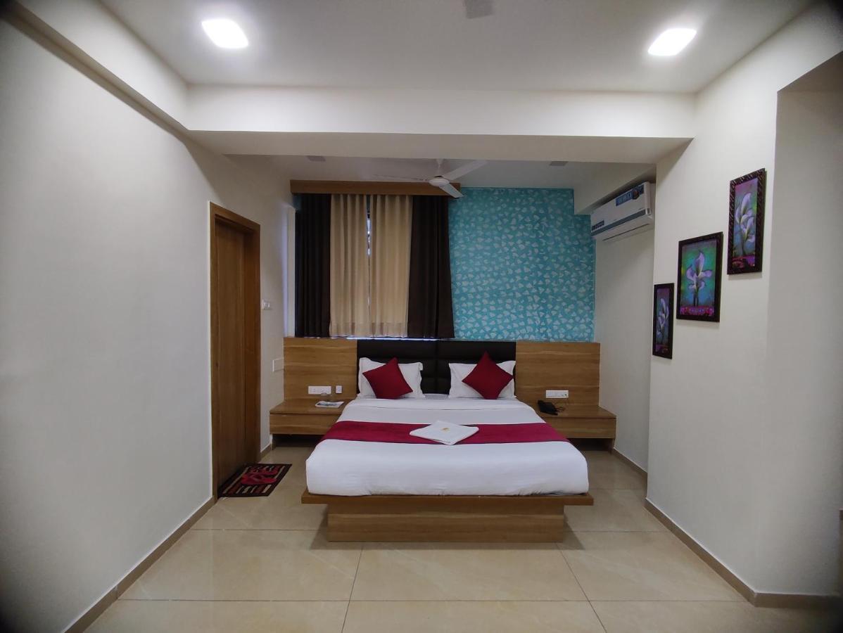 Hotel Newyork Inn Anand Ngoại thất bức ảnh