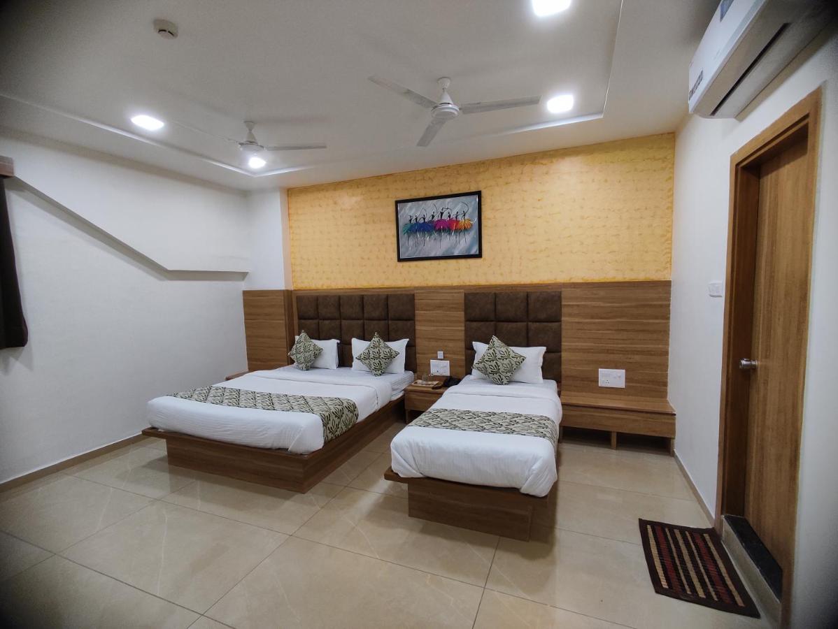 Hotel Newyork Inn Anand Ngoại thất bức ảnh