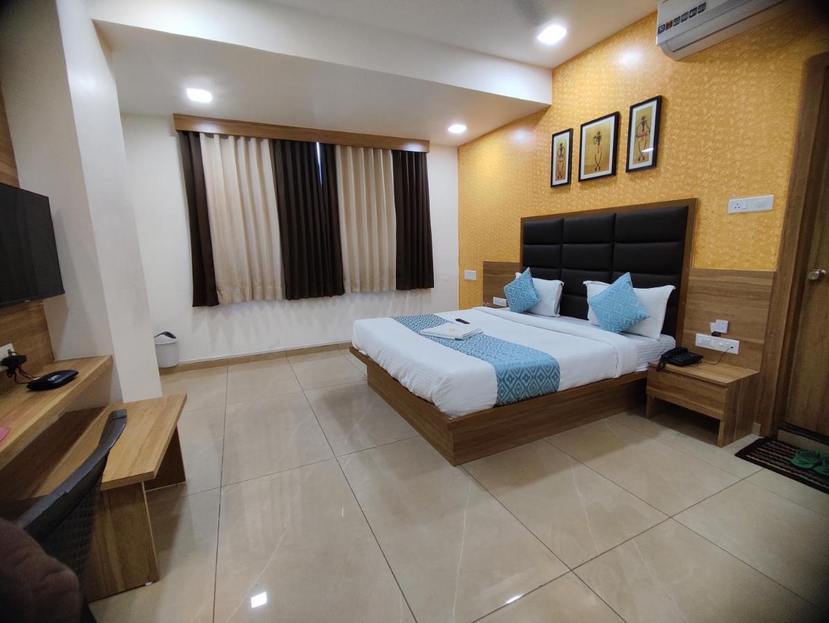 Hotel Newyork Inn Anand Ngoại thất bức ảnh