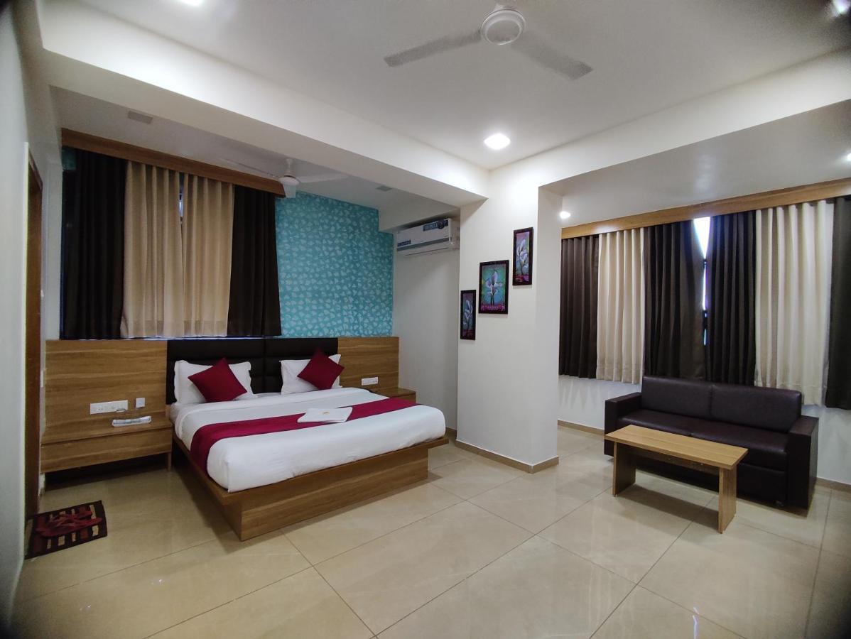 Hotel Newyork Inn Anand Ngoại thất bức ảnh