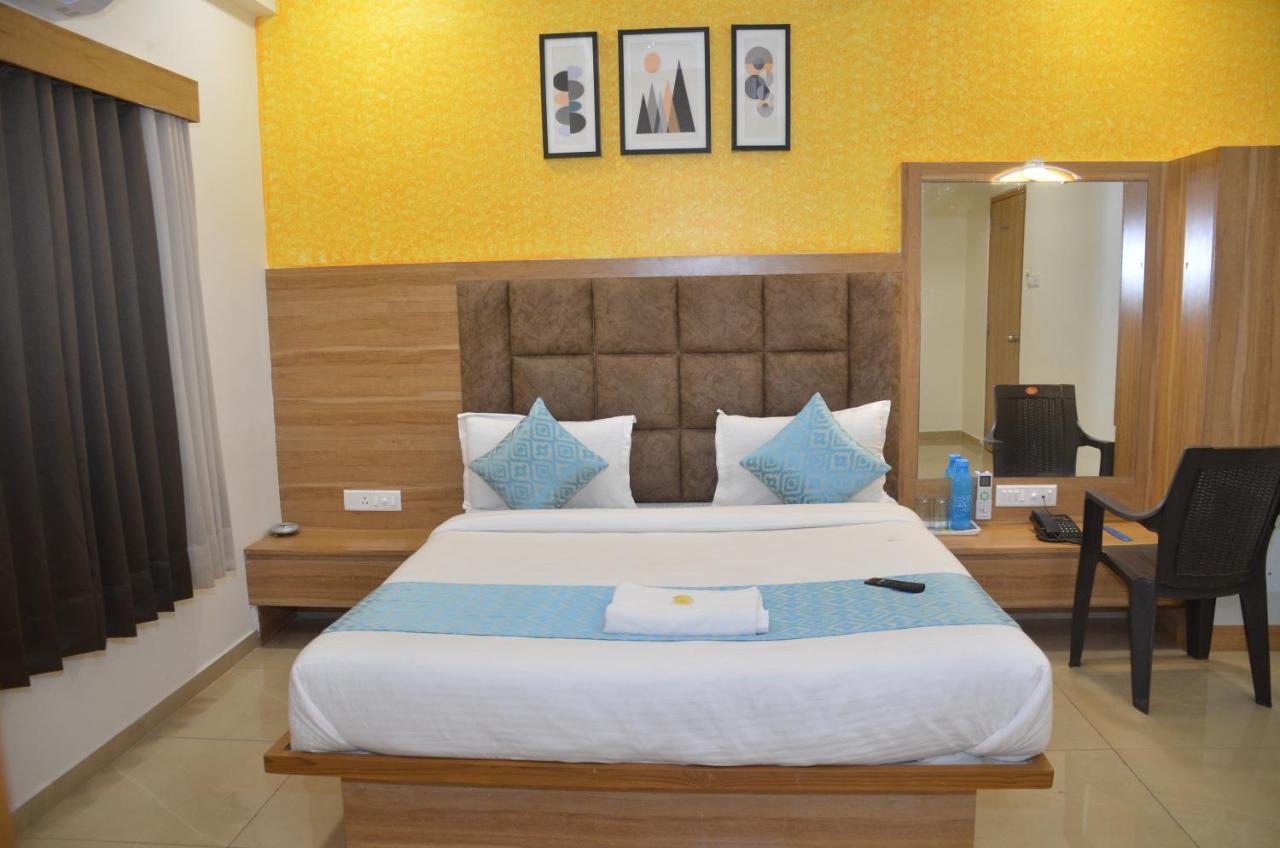 Hotel Newyork Inn Anand Ngoại thất bức ảnh