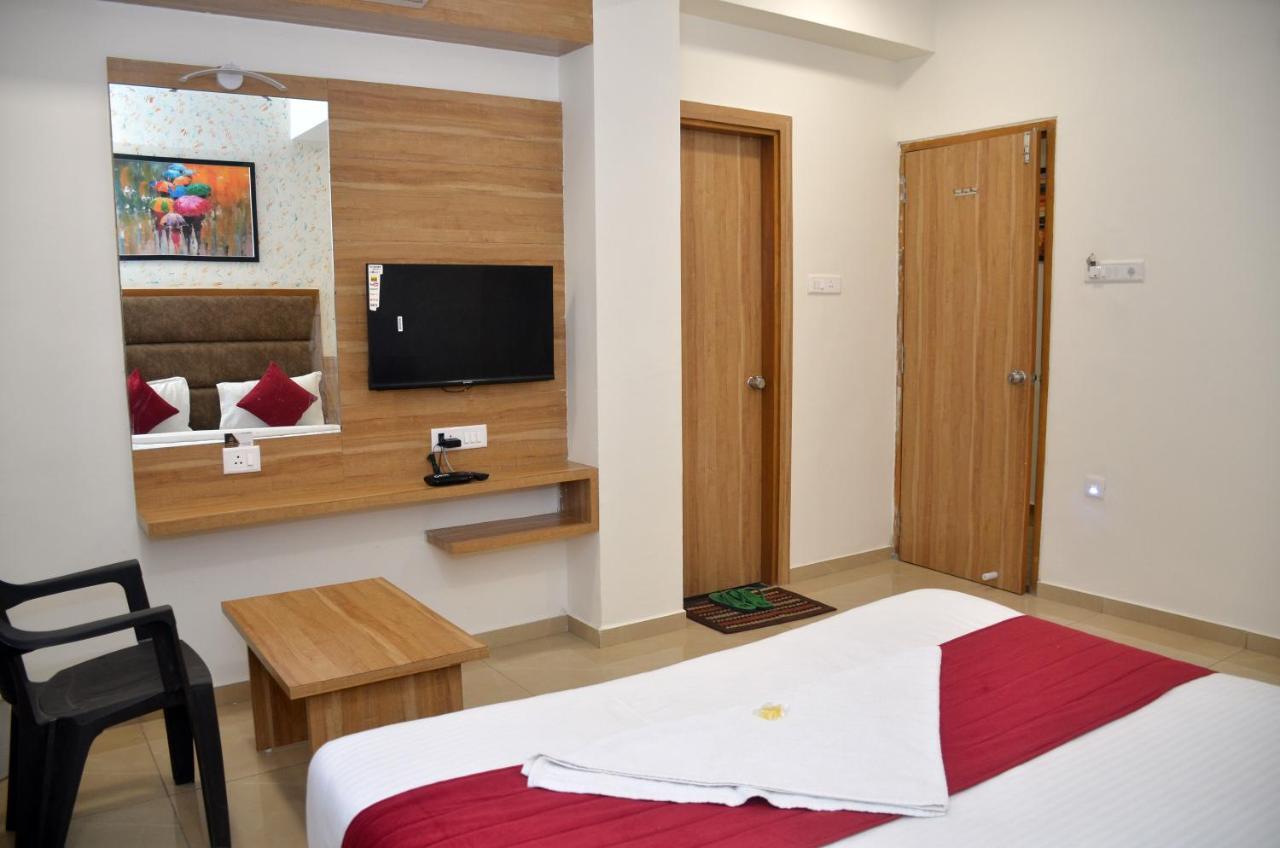 Hotel Newyork Inn Anand Ngoại thất bức ảnh