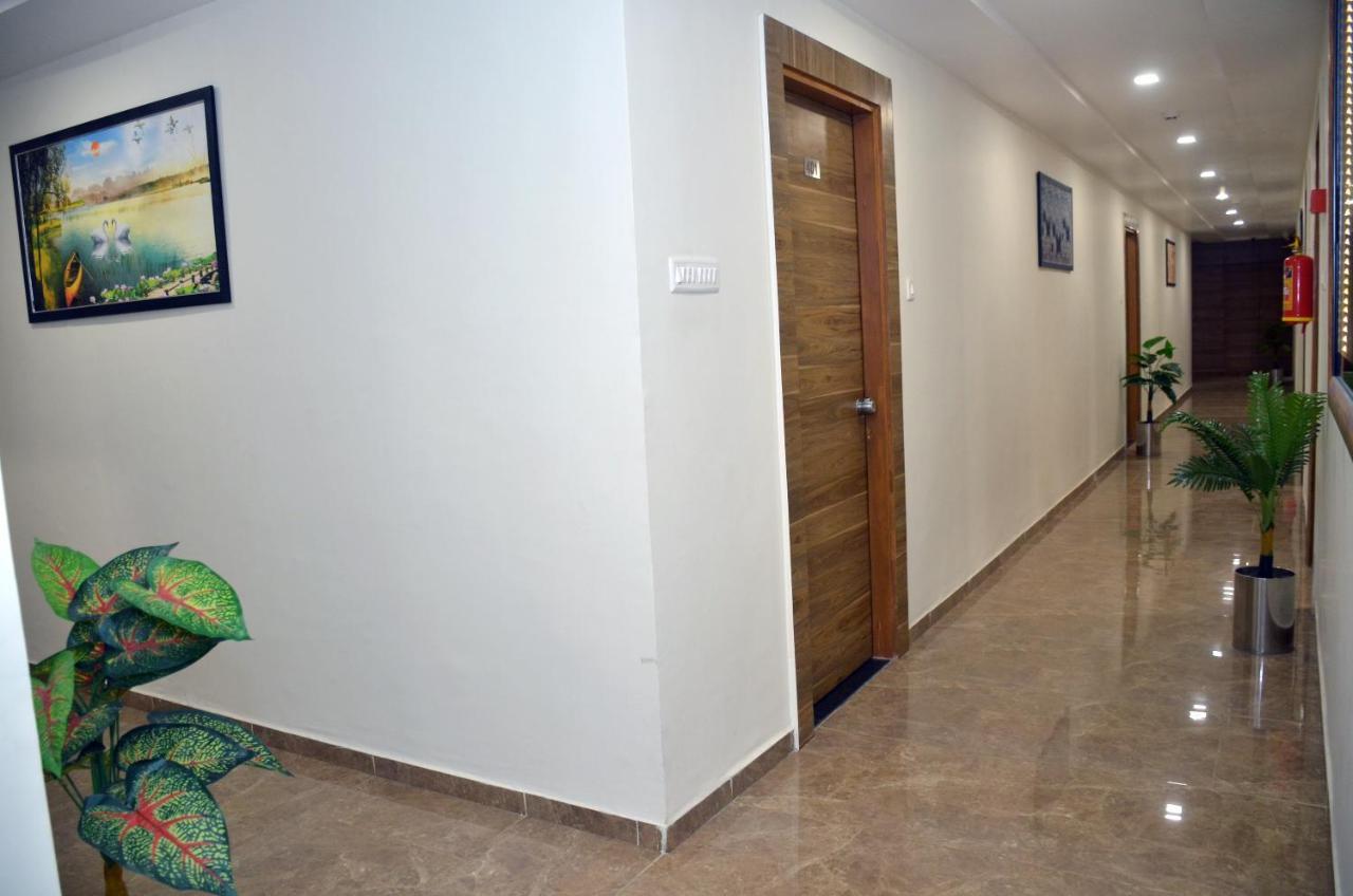 Hotel Newyork Inn Anand Ngoại thất bức ảnh