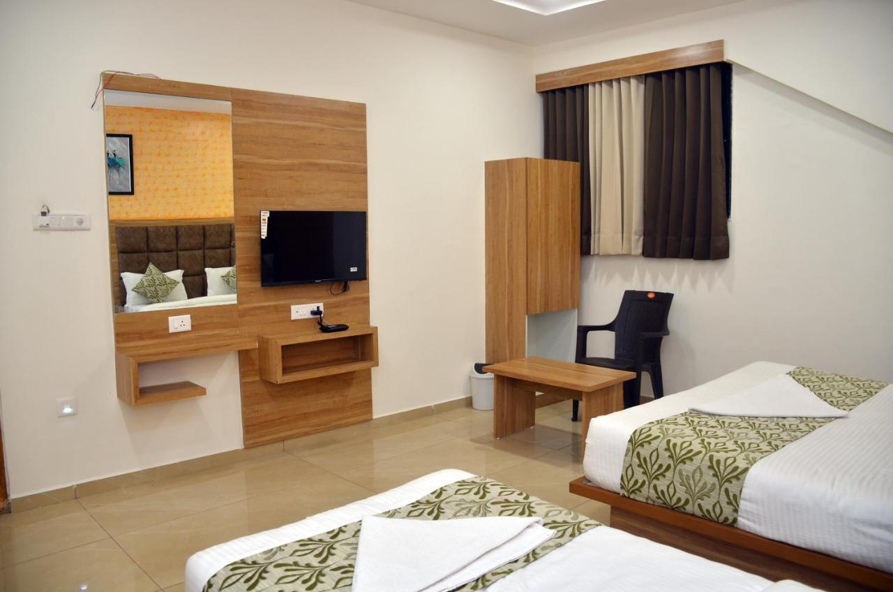 Hotel Newyork Inn Anand Ngoại thất bức ảnh