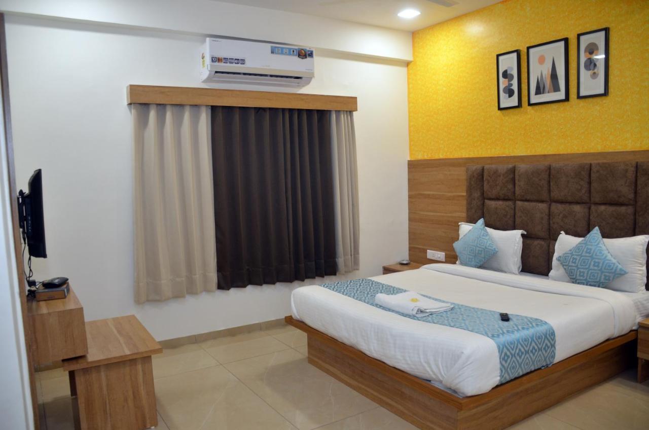 Hotel Newyork Inn Anand Ngoại thất bức ảnh