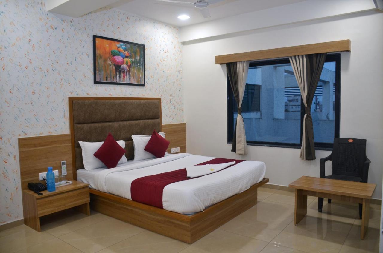 Hotel Newyork Inn Anand Ngoại thất bức ảnh