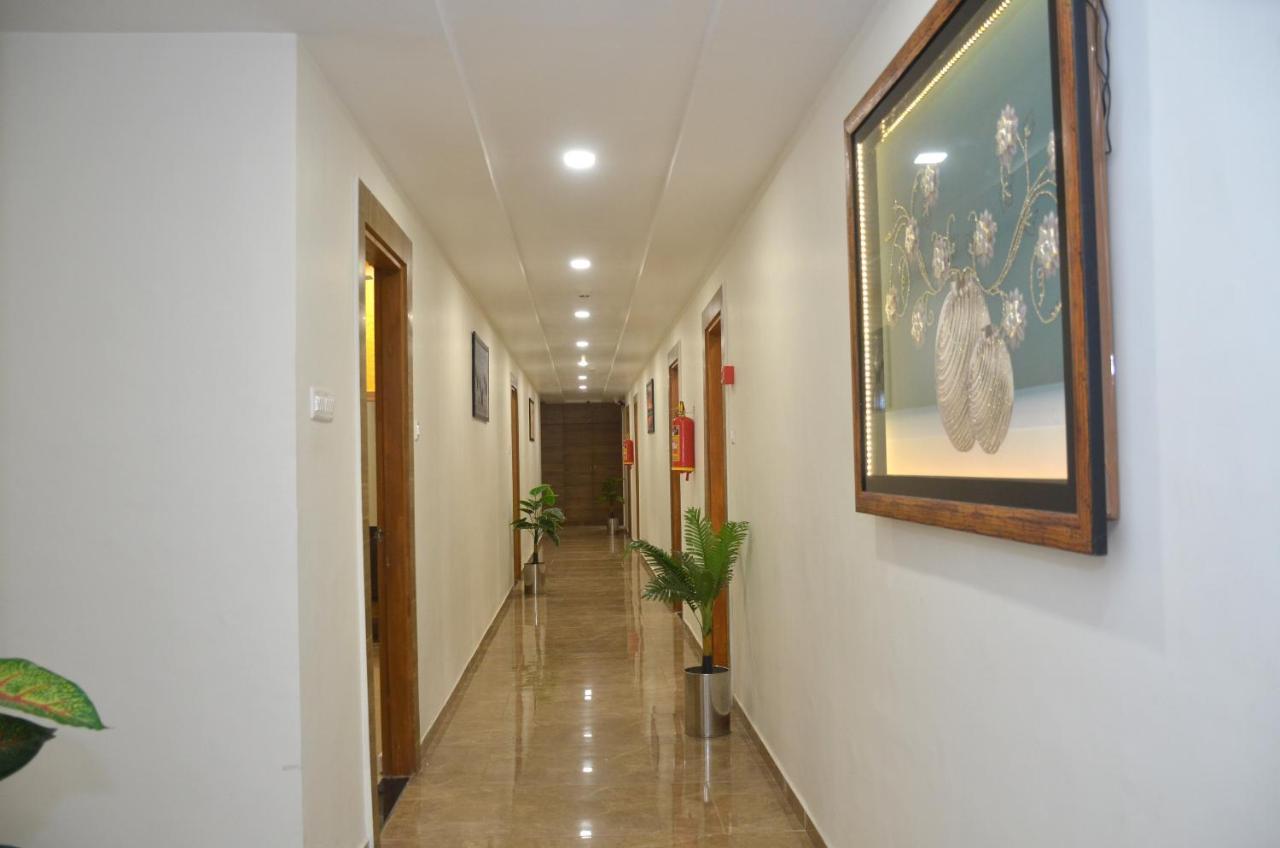 Hotel Newyork Inn Anand Ngoại thất bức ảnh