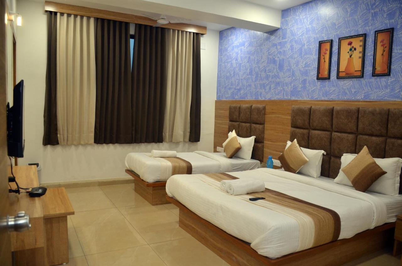 Hotel Newyork Inn Anand Ngoại thất bức ảnh