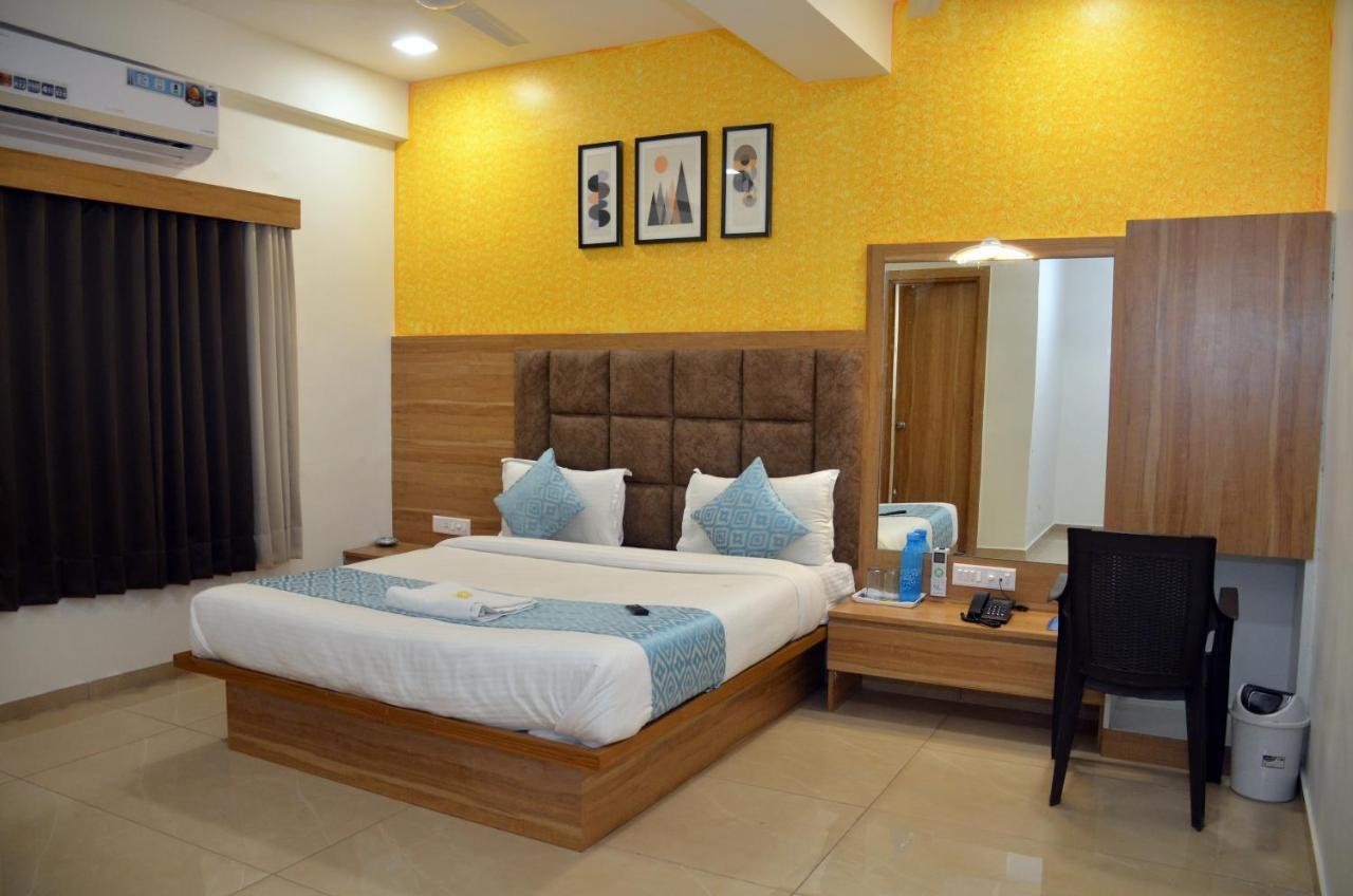 Hotel Newyork Inn Anand Ngoại thất bức ảnh