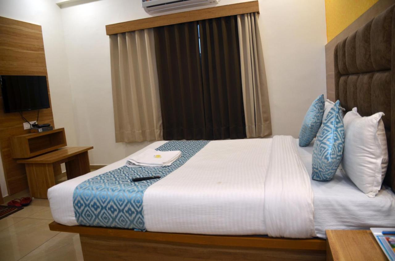 Hotel Newyork Inn Anand Ngoại thất bức ảnh