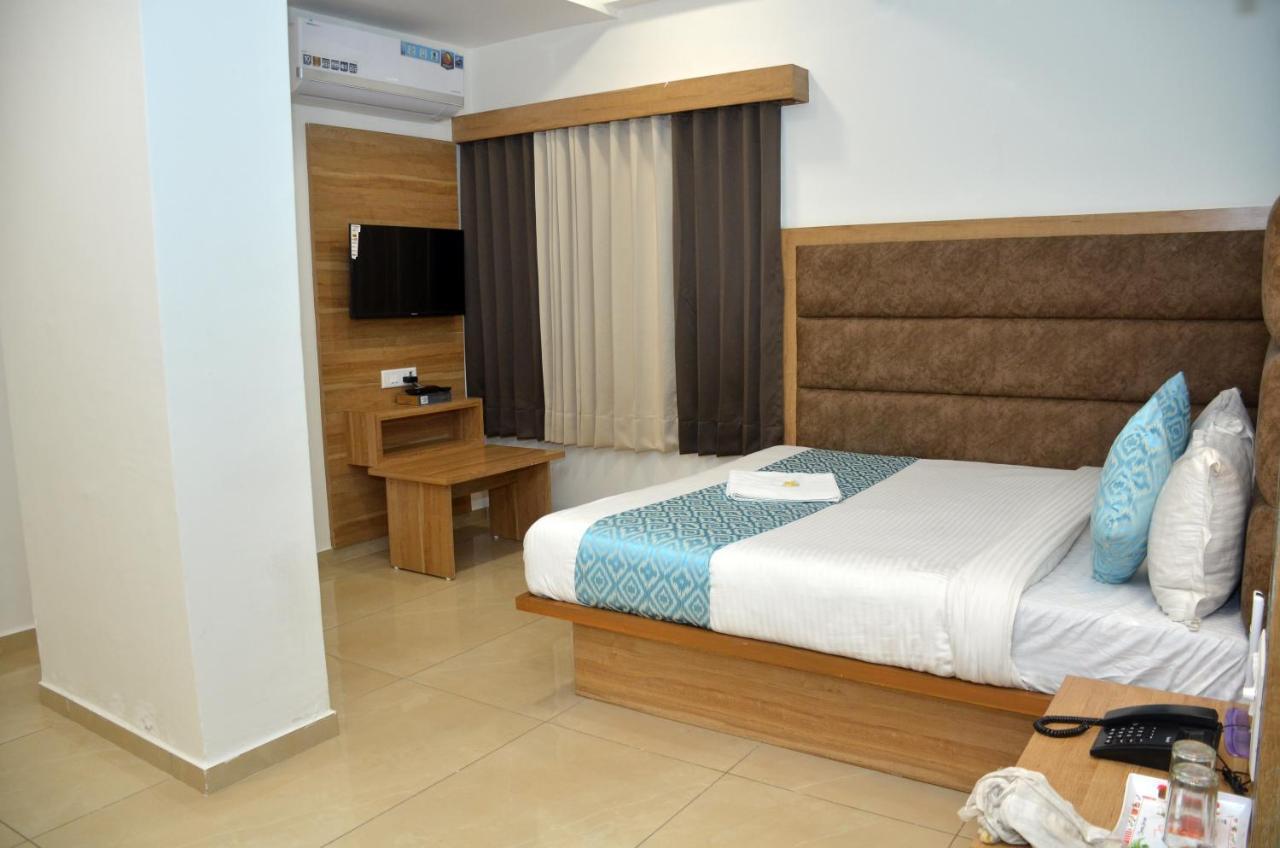 Hotel Newyork Inn Anand Ngoại thất bức ảnh