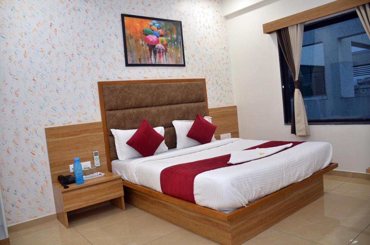 Hotel Newyork Inn Anand Ngoại thất bức ảnh