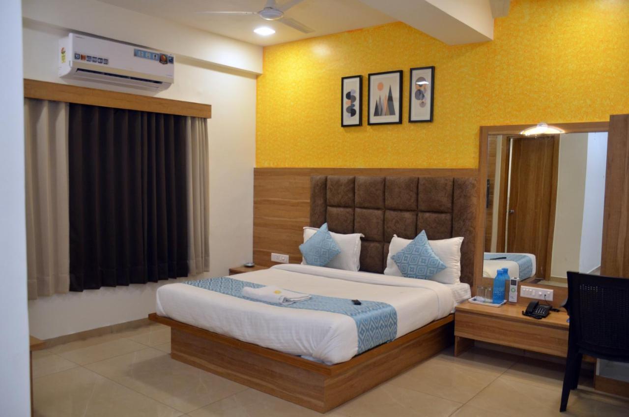 Hotel Newyork Inn Anand Ngoại thất bức ảnh