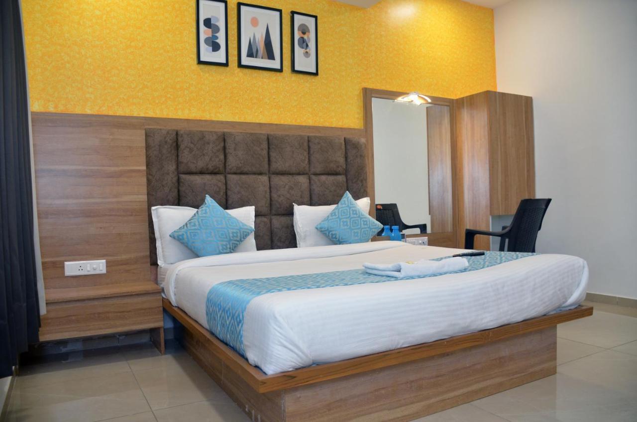 Hotel Newyork Inn Anand Ngoại thất bức ảnh