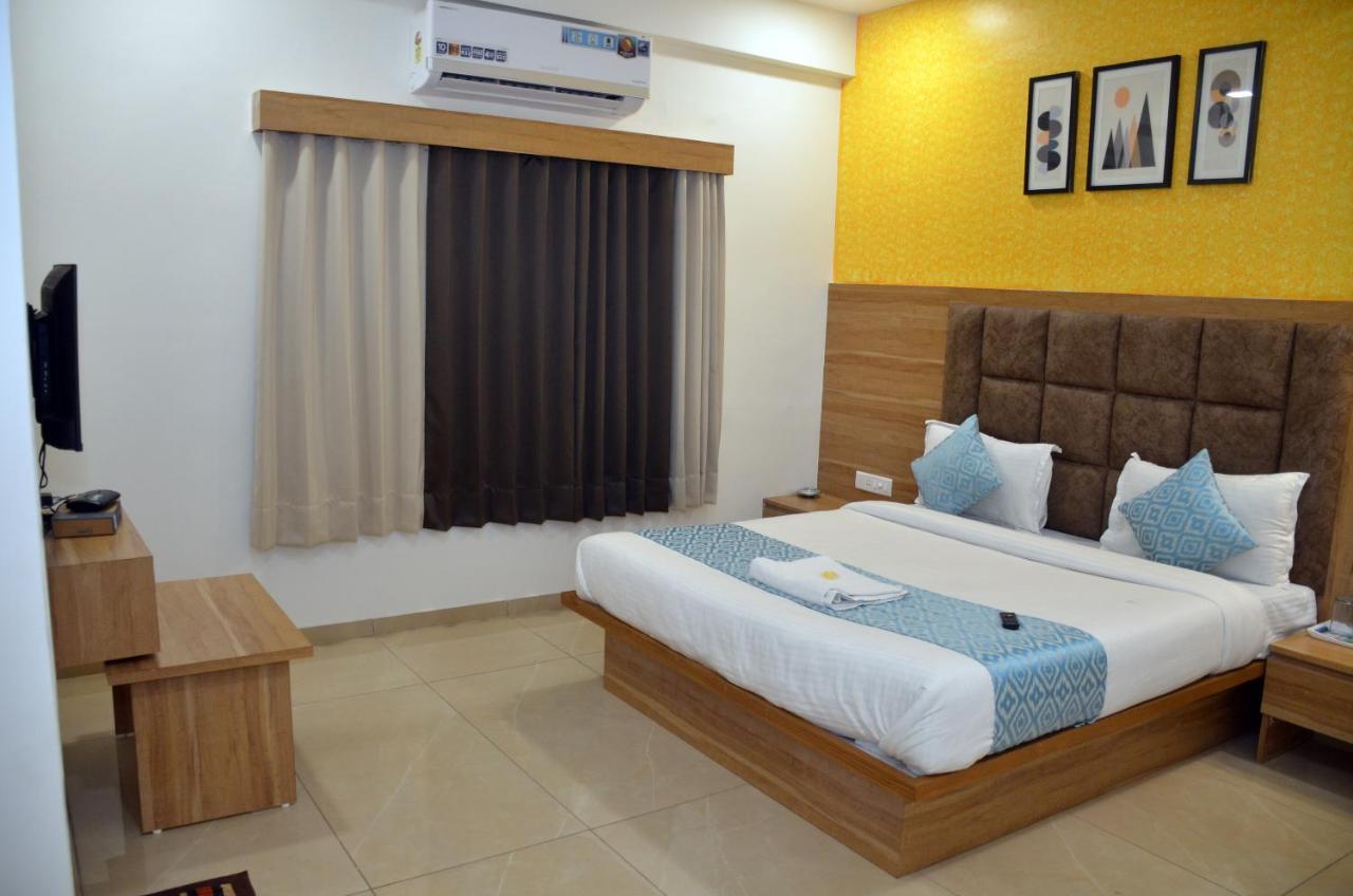 Hotel Newyork Inn Anand Ngoại thất bức ảnh