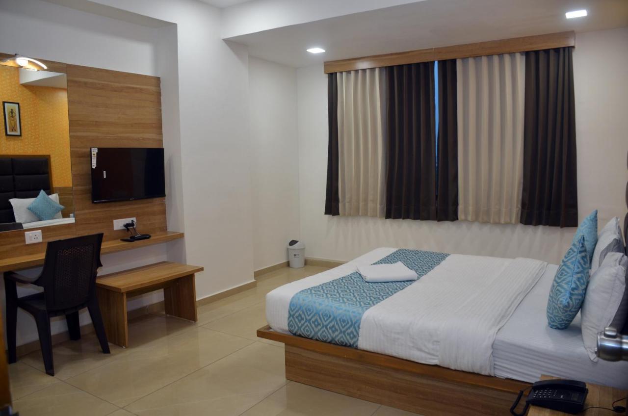 Hotel Newyork Inn Anand Ngoại thất bức ảnh
