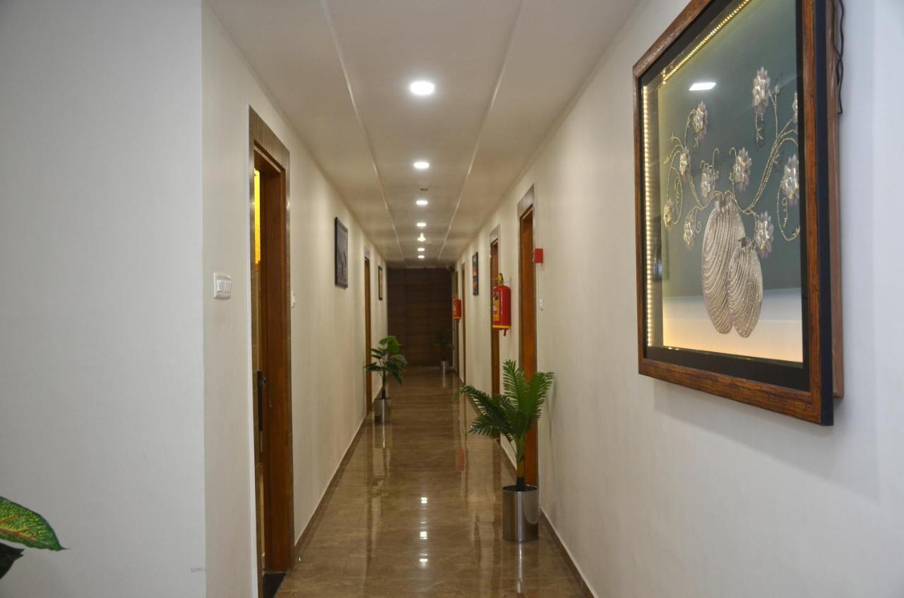 Hotel Newyork Inn Anand Ngoại thất bức ảnh