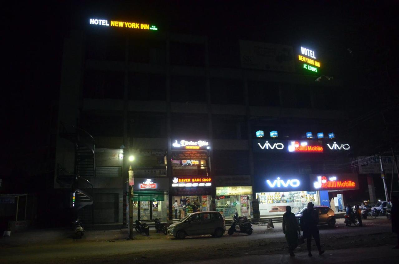 Hotel Newyork Inn Anand Ngoại thất bức ảnh