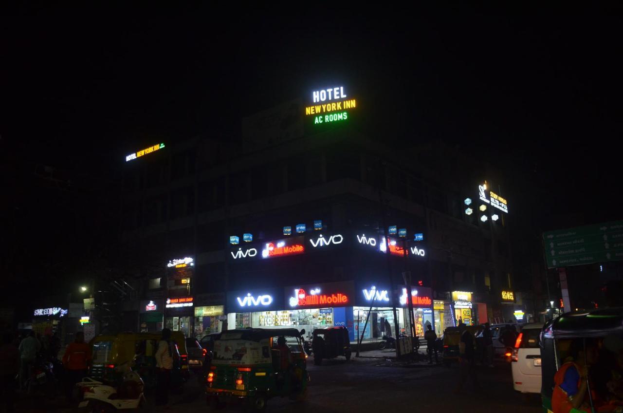 Hotel Newyork Inn Anand Ngoại thất bức ảnh