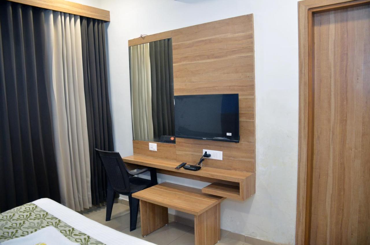 Hotel Newyork Inn Anand Ngoại thất bức ảnh