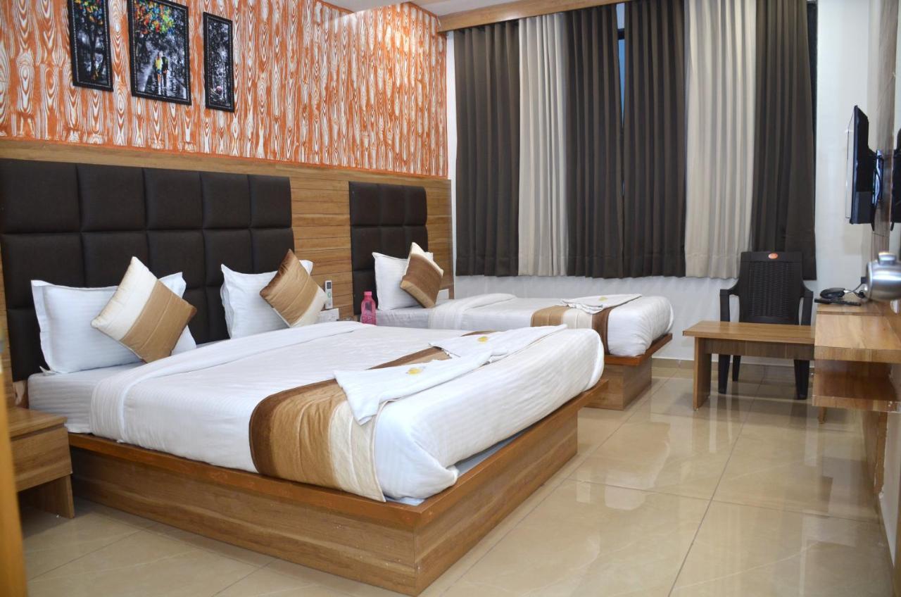 Hotel Newyork Inn Anand Ngoại thất bức ảnh