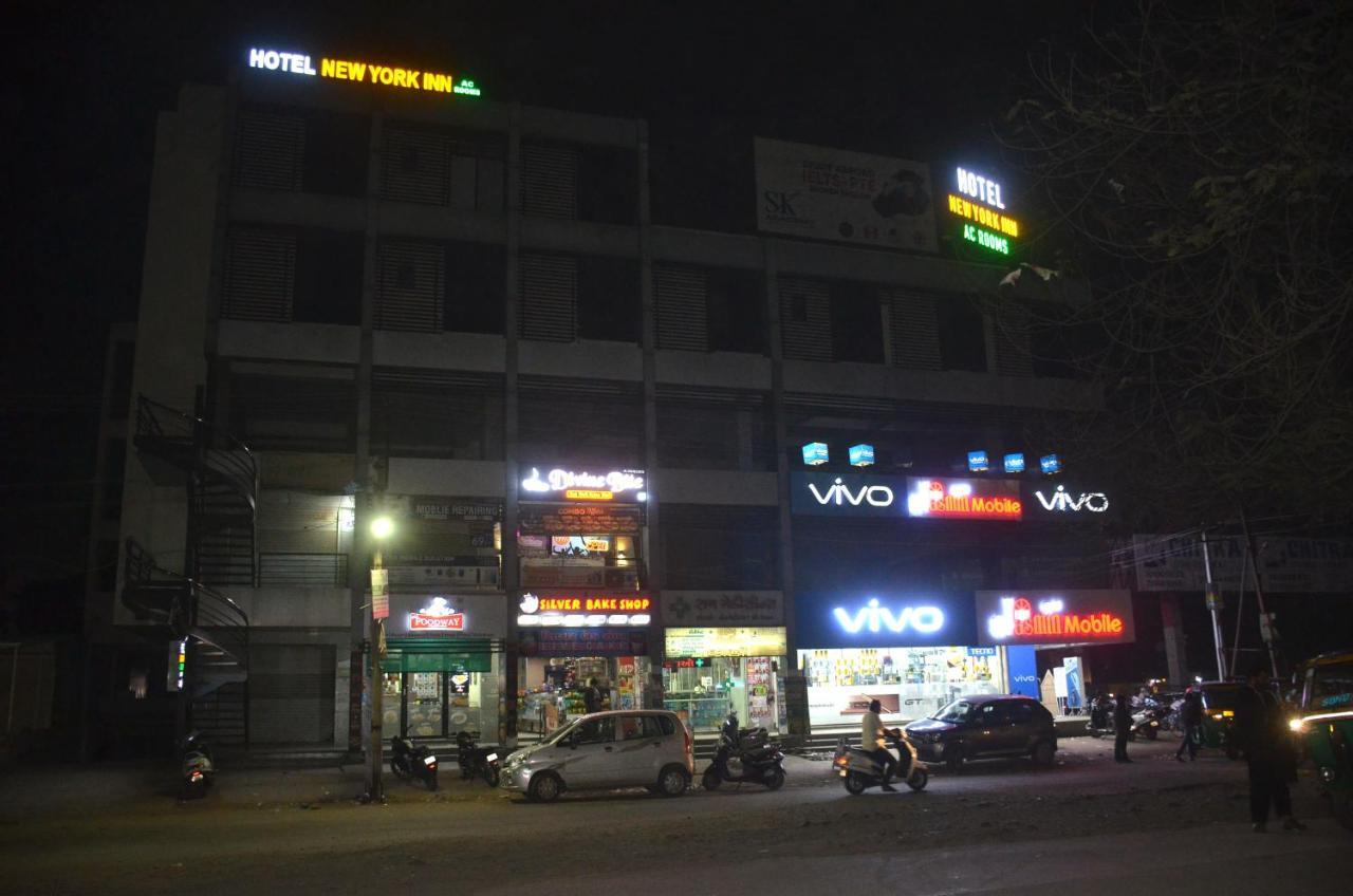 Hotel Newyork Inn Anand Ngoại thất bức ảnh