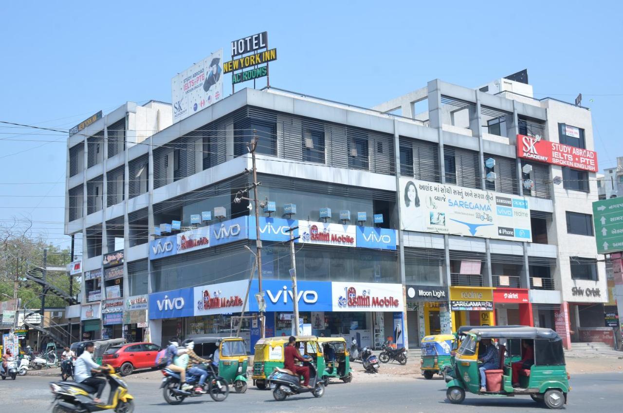 Hotel Newyork Inn Anand Ngoại thất bức ảnh
