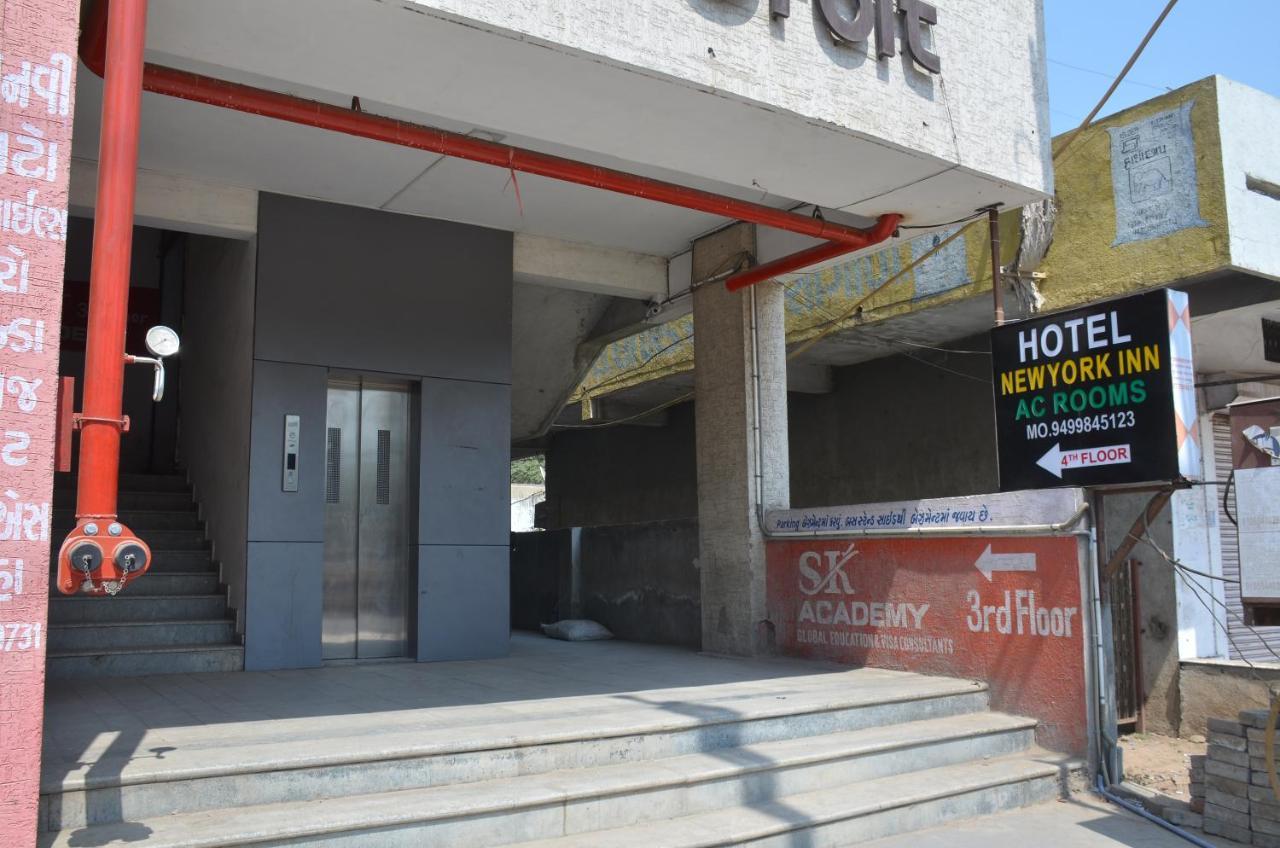 Hotel Newyork Inn Anand Ngoại thất bức ảnh