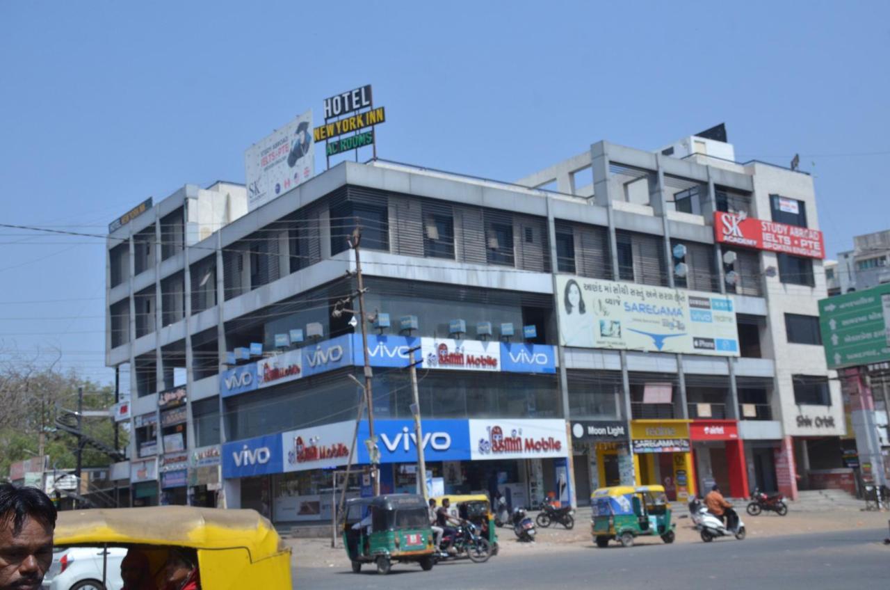 Hotel Newyork Inn Anand Ngoại thất bức ảnh