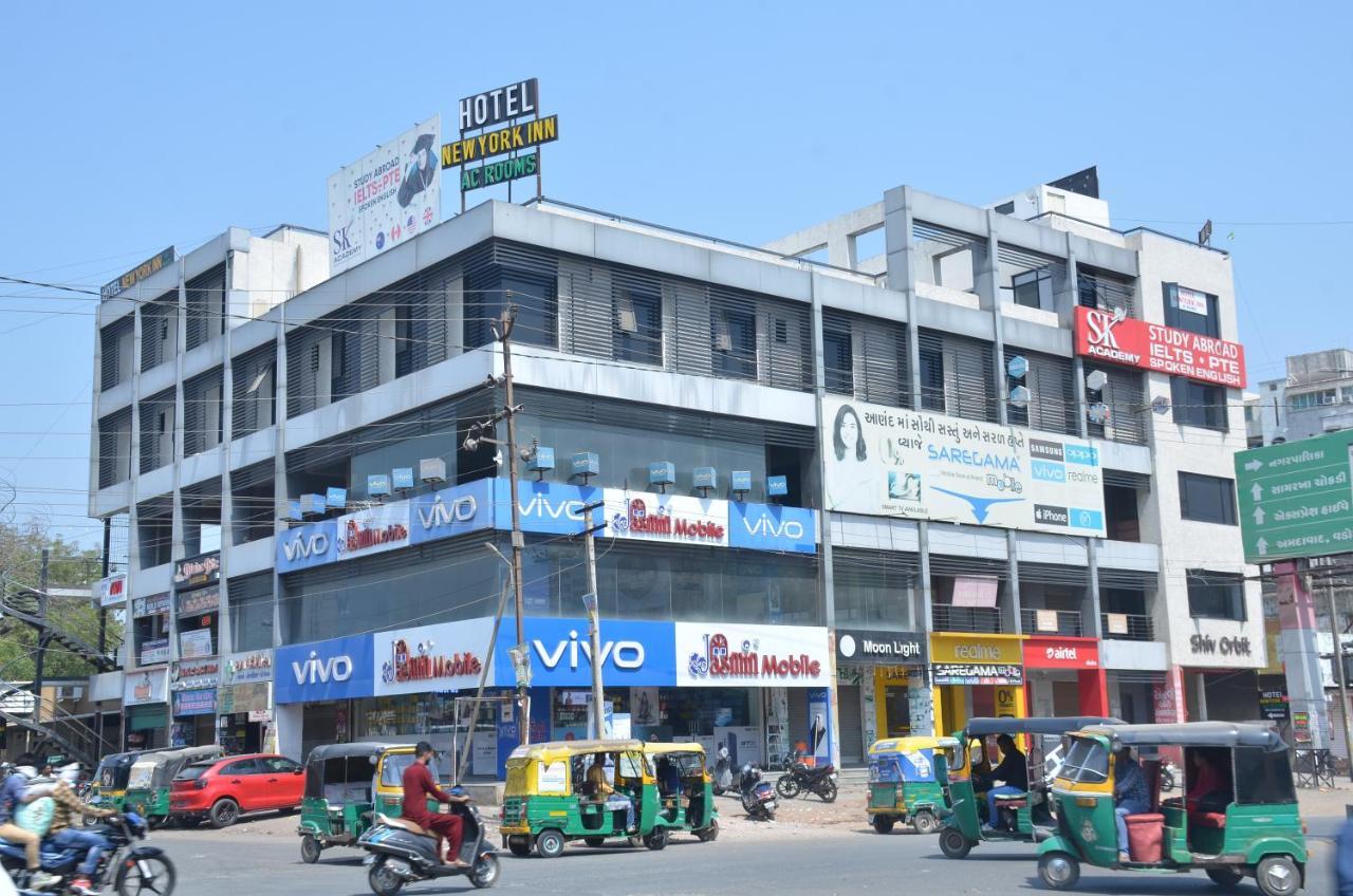 Hotel Newyork Inn Anand Ngoại thất bức ảnh