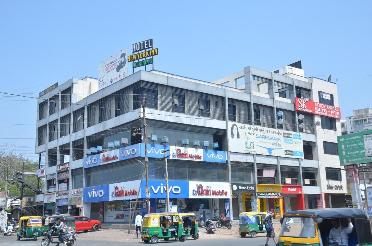Hotel Newyork Inn Anand Ngoại thất bức ảnh